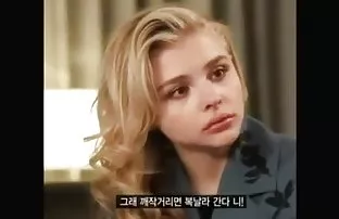 XXX می دهد یک دختر جوان مقعد داستانهایسکسی مصور