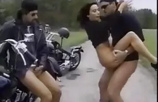 XXX لباس زنانه پوشیدن داستان تصویری سکسی فارسی سه نفری در خیابان